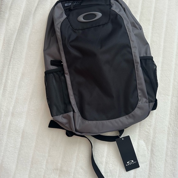 Oakley Men's Backpack in Black and Gray - Picture 2 of 5